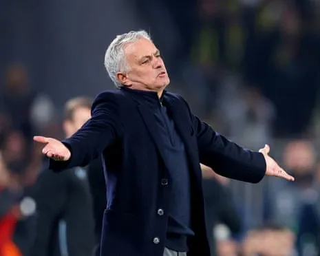 Benfica Engaged in Discussions to Hire Mourinho After Sacking of Lage